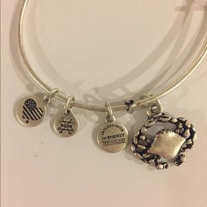 🦚  Alex & Ani 🦀 Crab Bracelet
